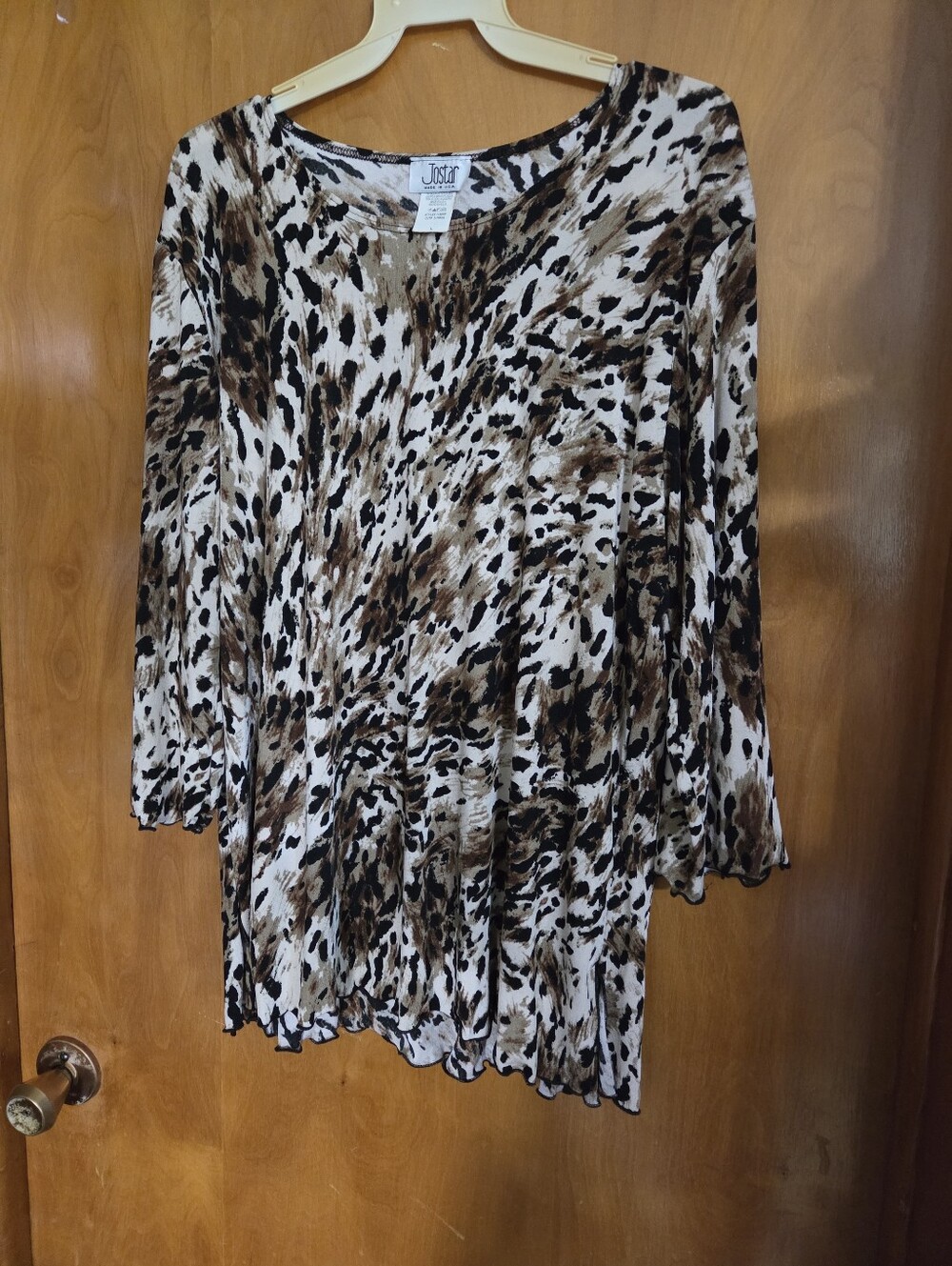 Lg New Stretchy Animal Print Top. 3/4" Sleeve